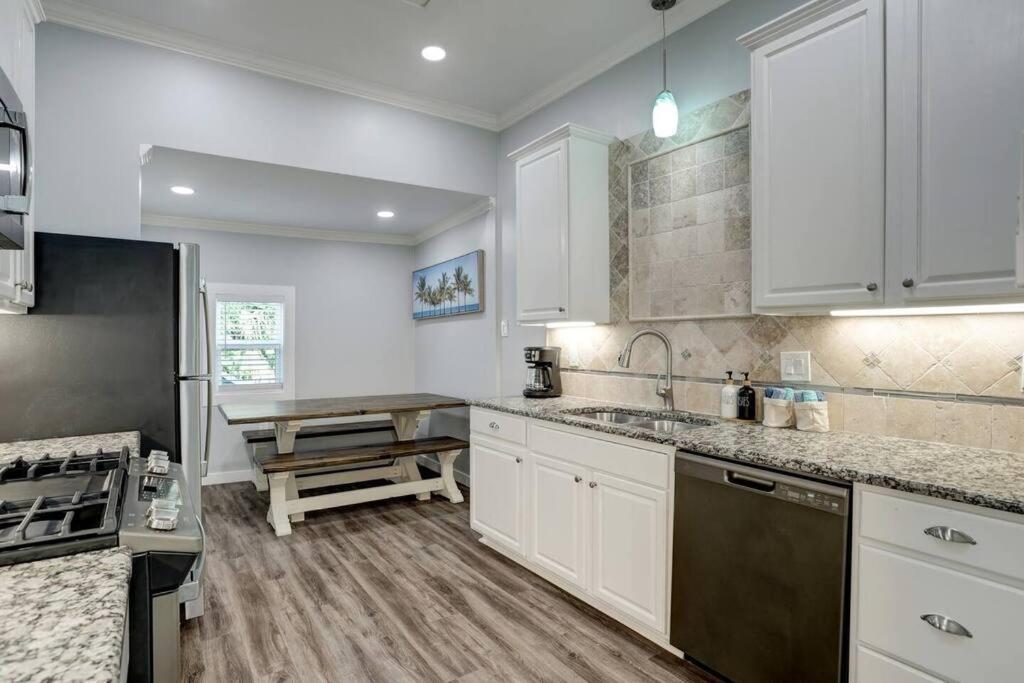 Renovated Beach Bungalow! Galveston Buitenkant foto