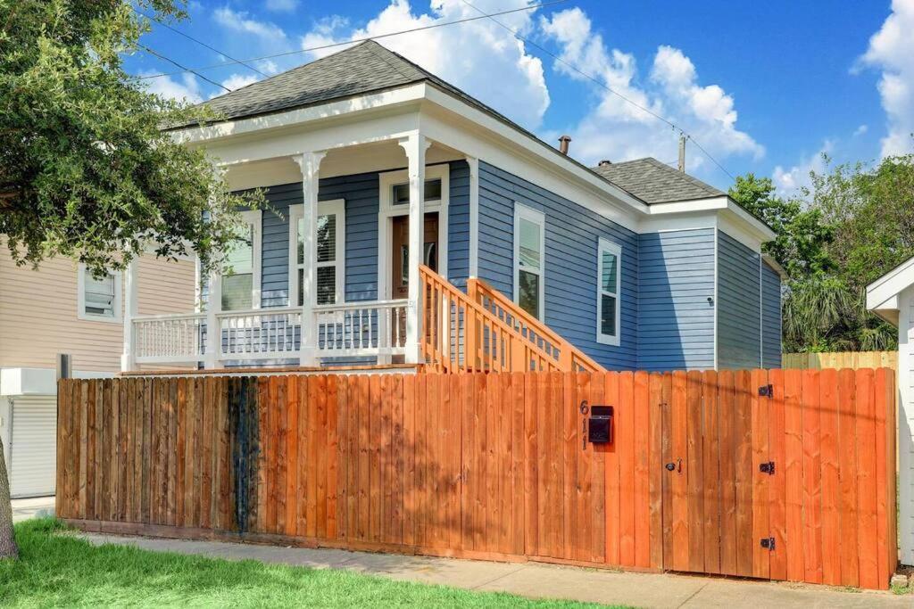 Renovated Beach Bungalow! Galveston Buitenkant foto