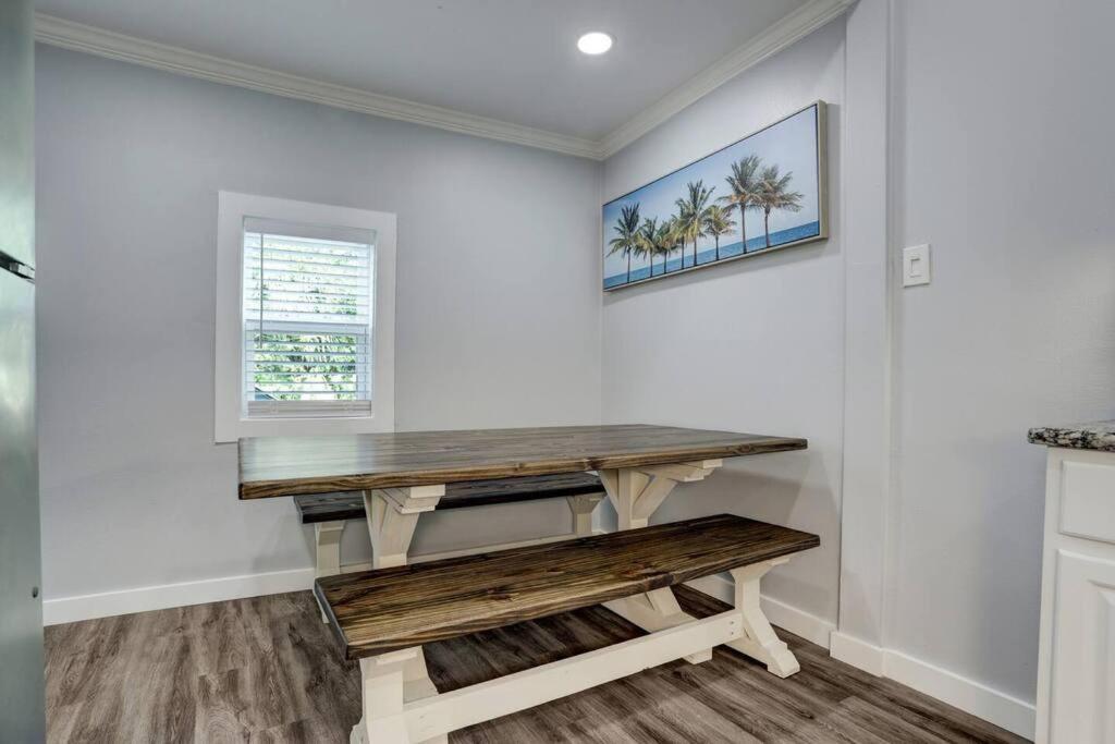 Renovated Beach Bungalow! Galveston Buitenkant foto